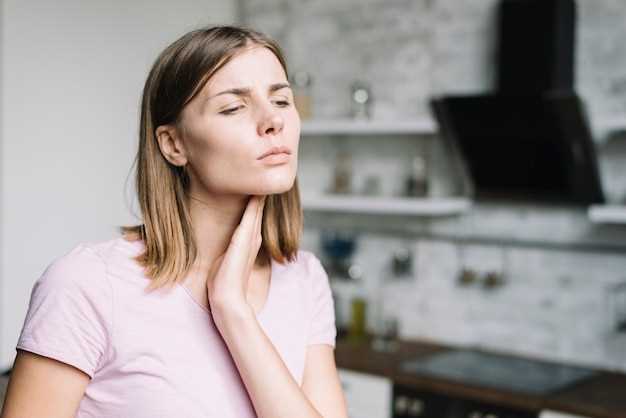Что такое ангина и почему она может сопровождаться болью в ухе?